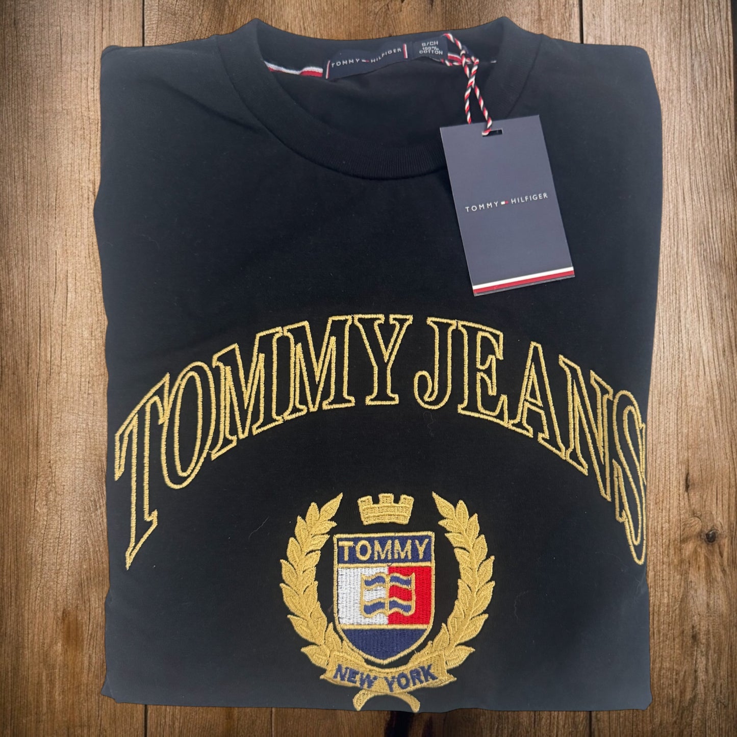 T-SHIRT PREMIUM BORDADA – ESTILO CLÁSICO Y ELEGANTE