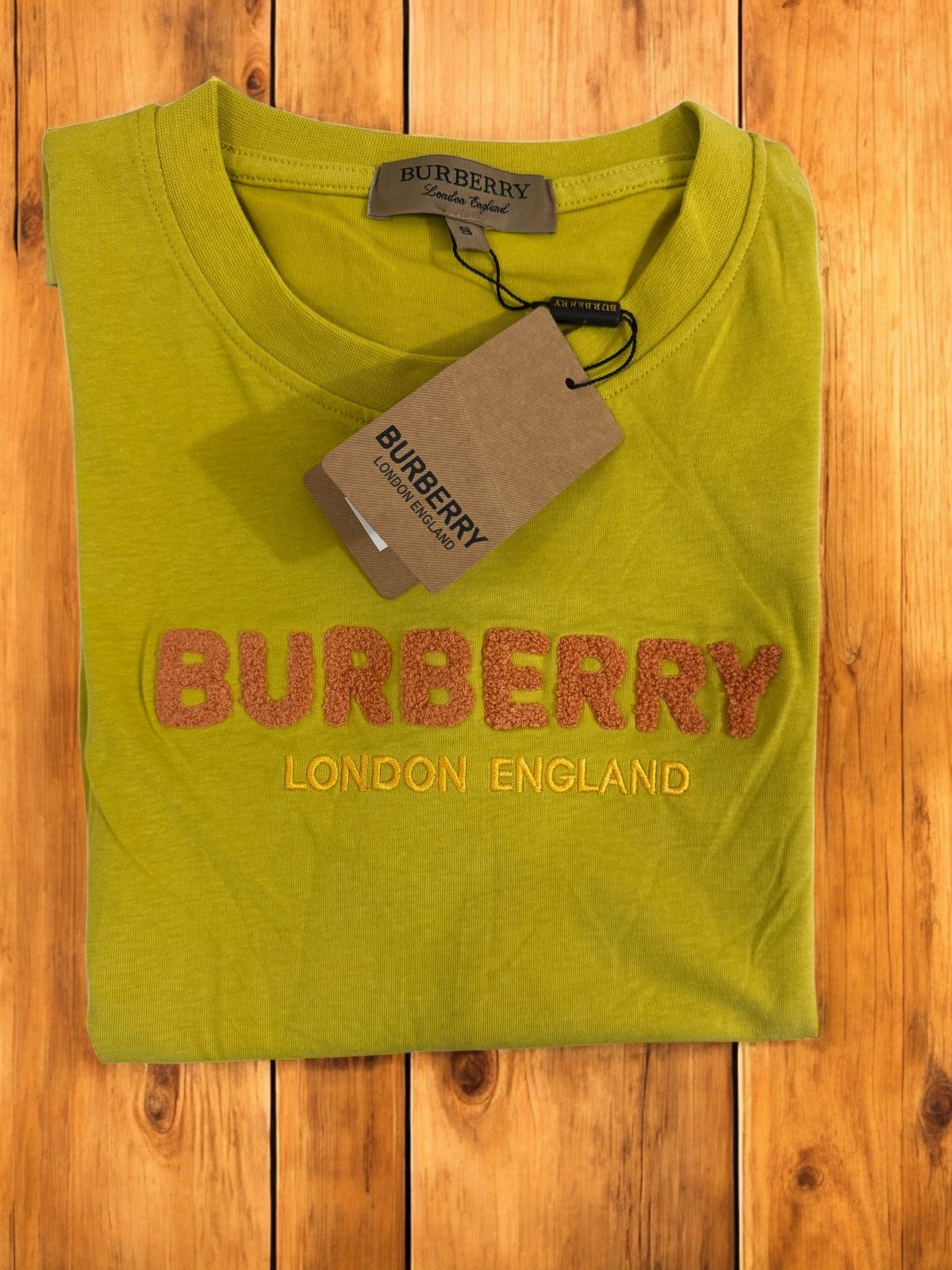 Playera estilo premium bordada – Londres Edition 🇬🇧✨