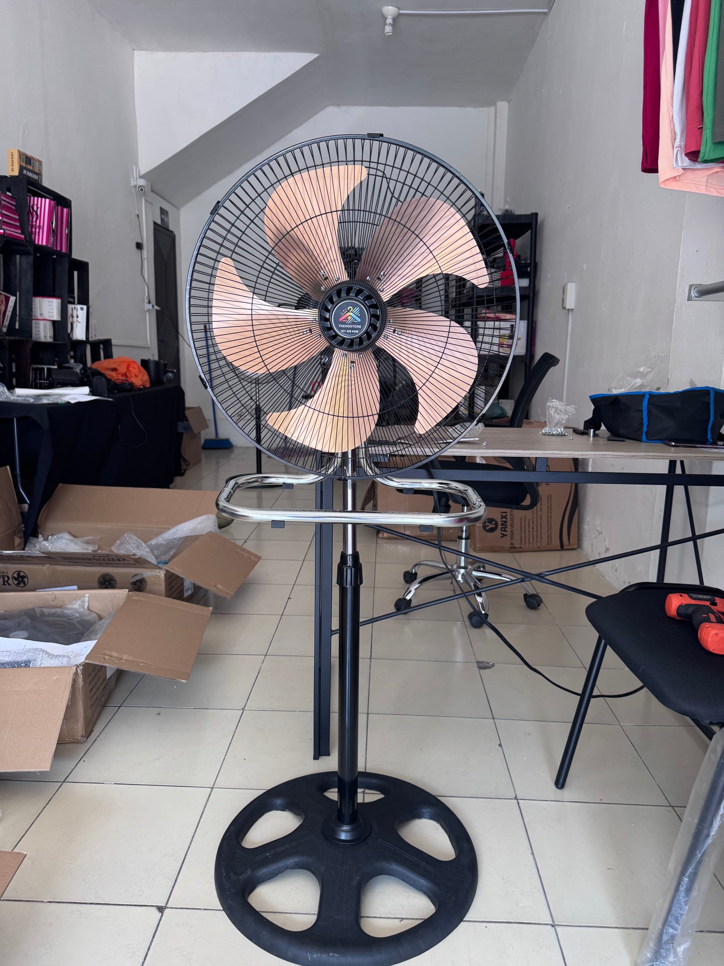 Ventilador De Pedestal 5 Aspas Metalicas 18 Pulgadas Color De La Estructura Negro