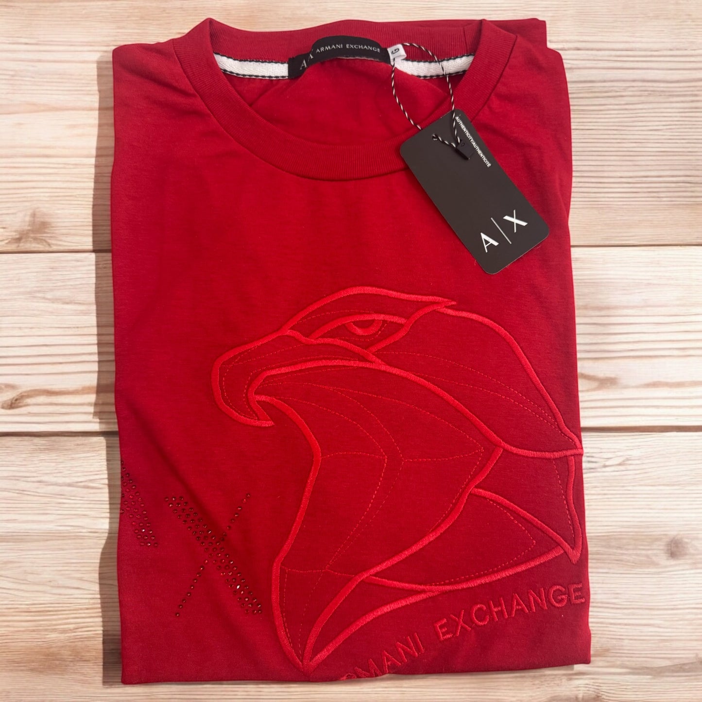 T-SHIRT PREMIUM CON DISEÑO DE ÁGUILA BORDADA